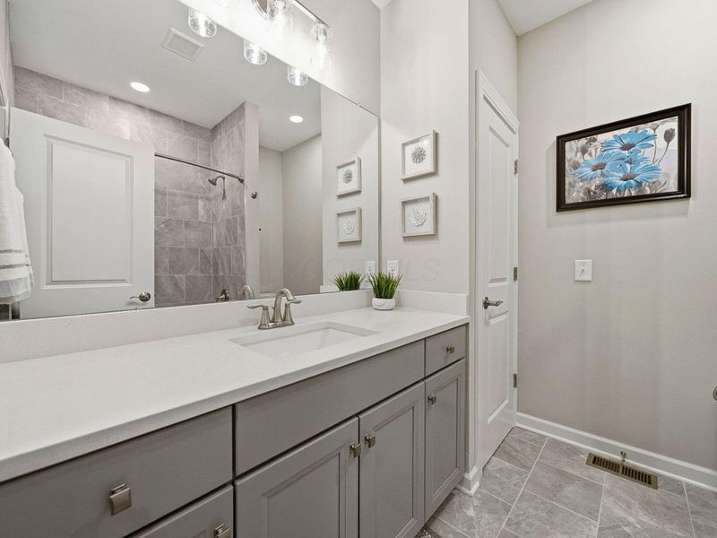 7660 Gateway Boulevard, Powell, OH 43065 Photo 18