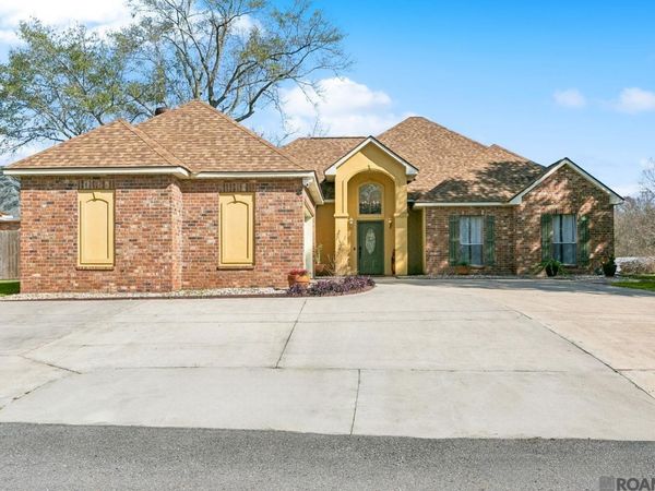 13786 Bayou Terrace Dr, St Amant, LA 70774