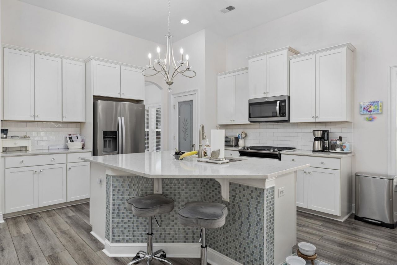 1704 Edgewood Dr. Photo 11