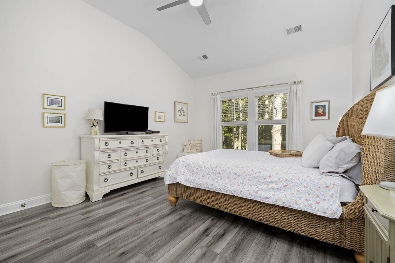 1704 Edgewood Dr. Photo 17