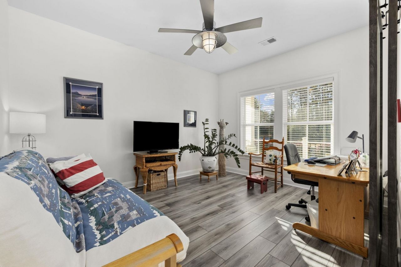 1704 Edgewood Dr. Photo 26