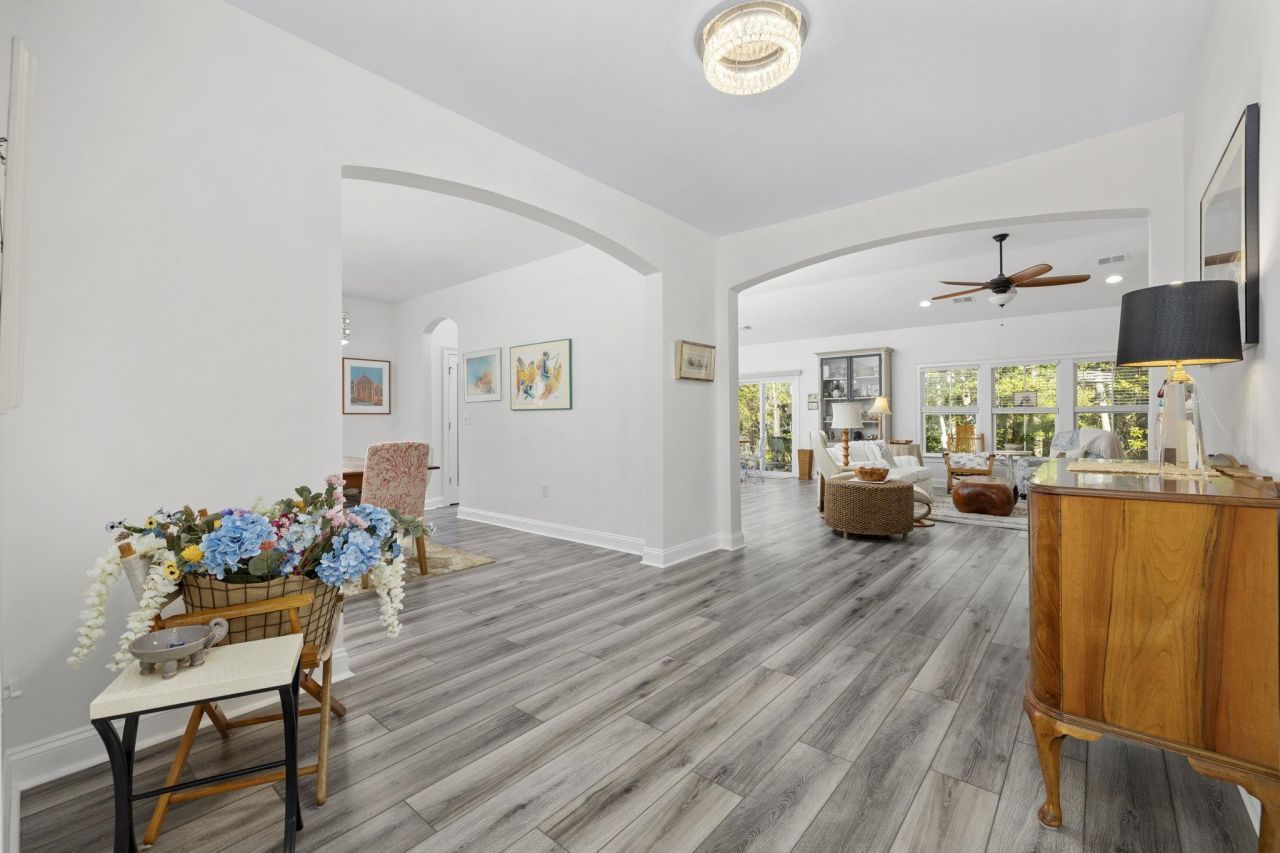 1704 Edgewood Dr. Photo 3