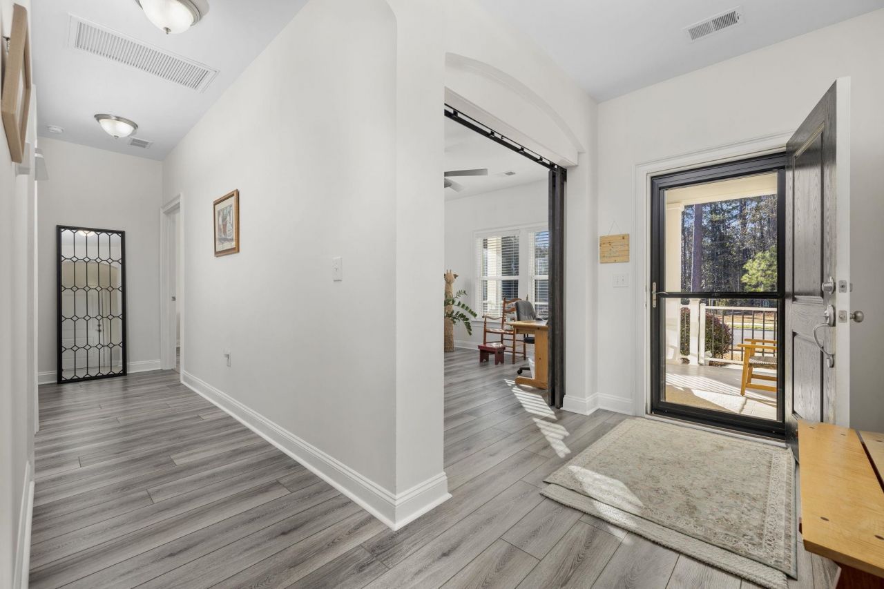 1704 Edgewood Dr. Photo 5