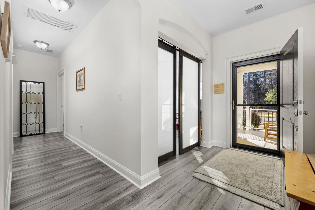 1704 Edgewood Dr. Photo 6