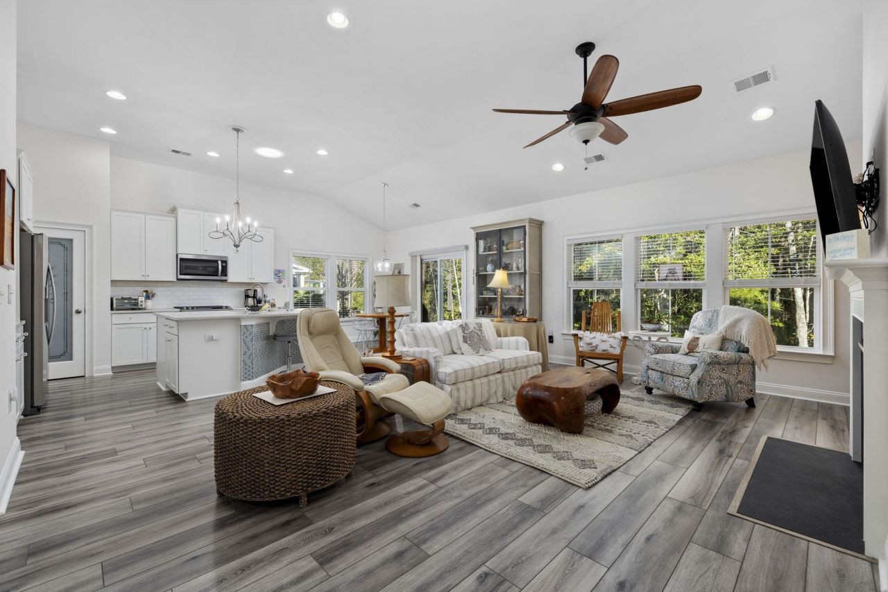 1704 Edgewood Dr. Photo 7