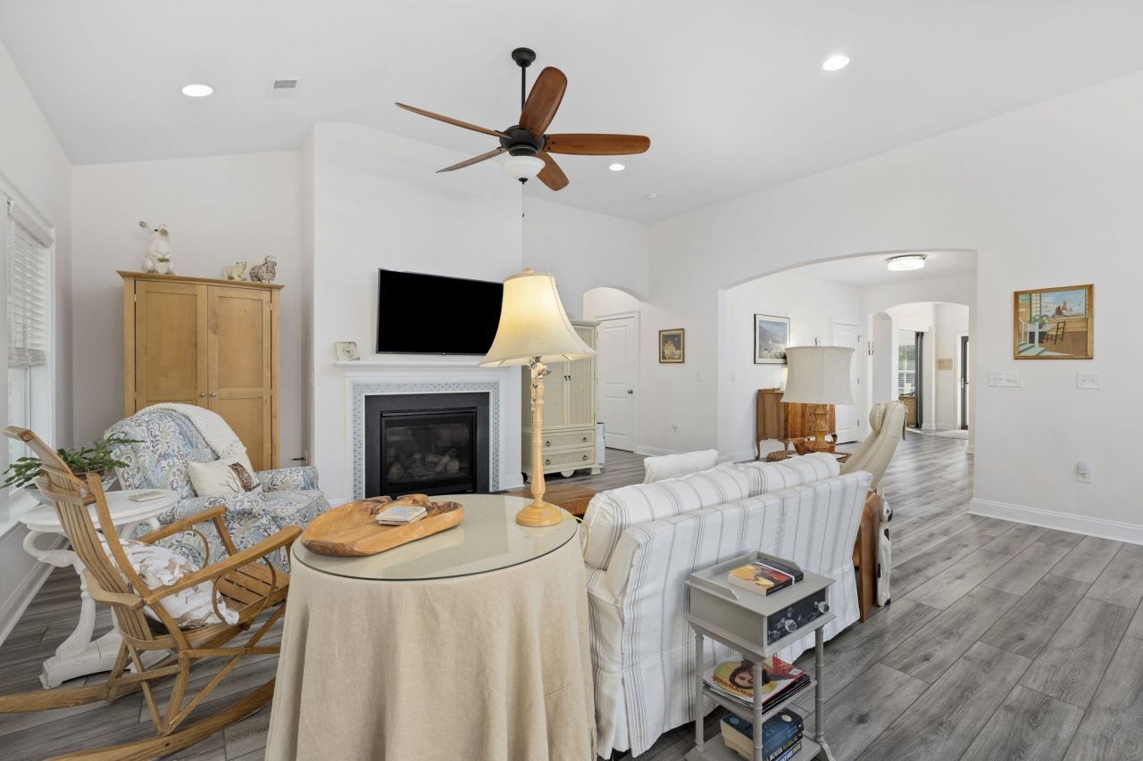 1704 Edgewood Dr. Photo 8