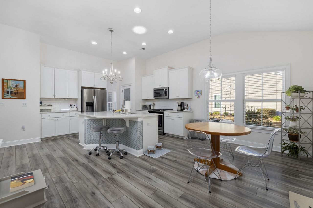 1704 Edgewood Dr. Photo 9