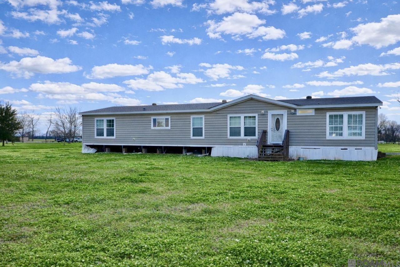 8435 Neal Ln, Morganza, LA 70759 Main Photo