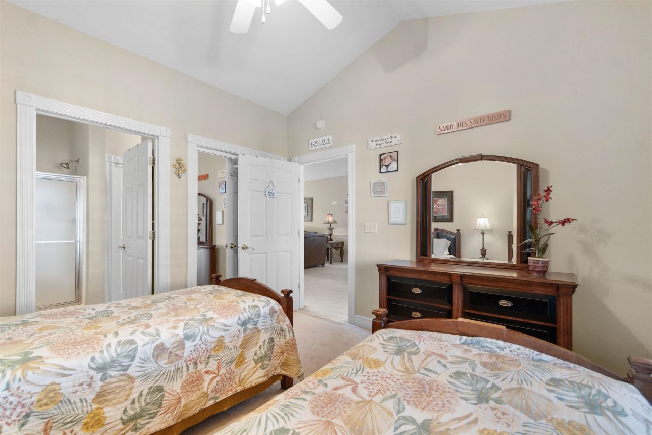 4894 Luster Leaf Circle Photo 20