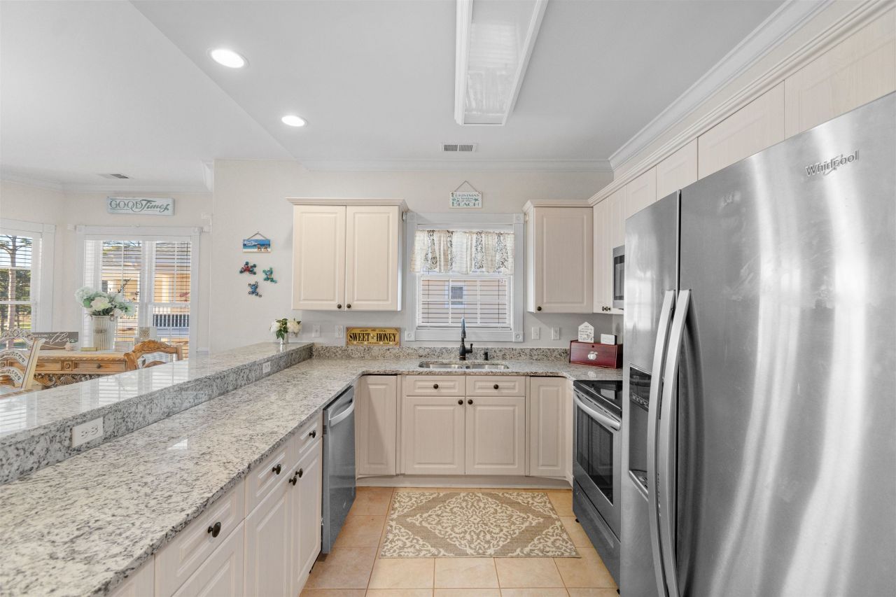 4894 Luster Leaf Circle Photo 8