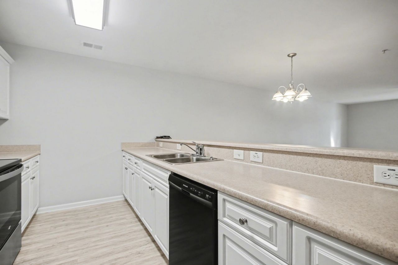 4853 Meadowsweet Dr. Photo 12