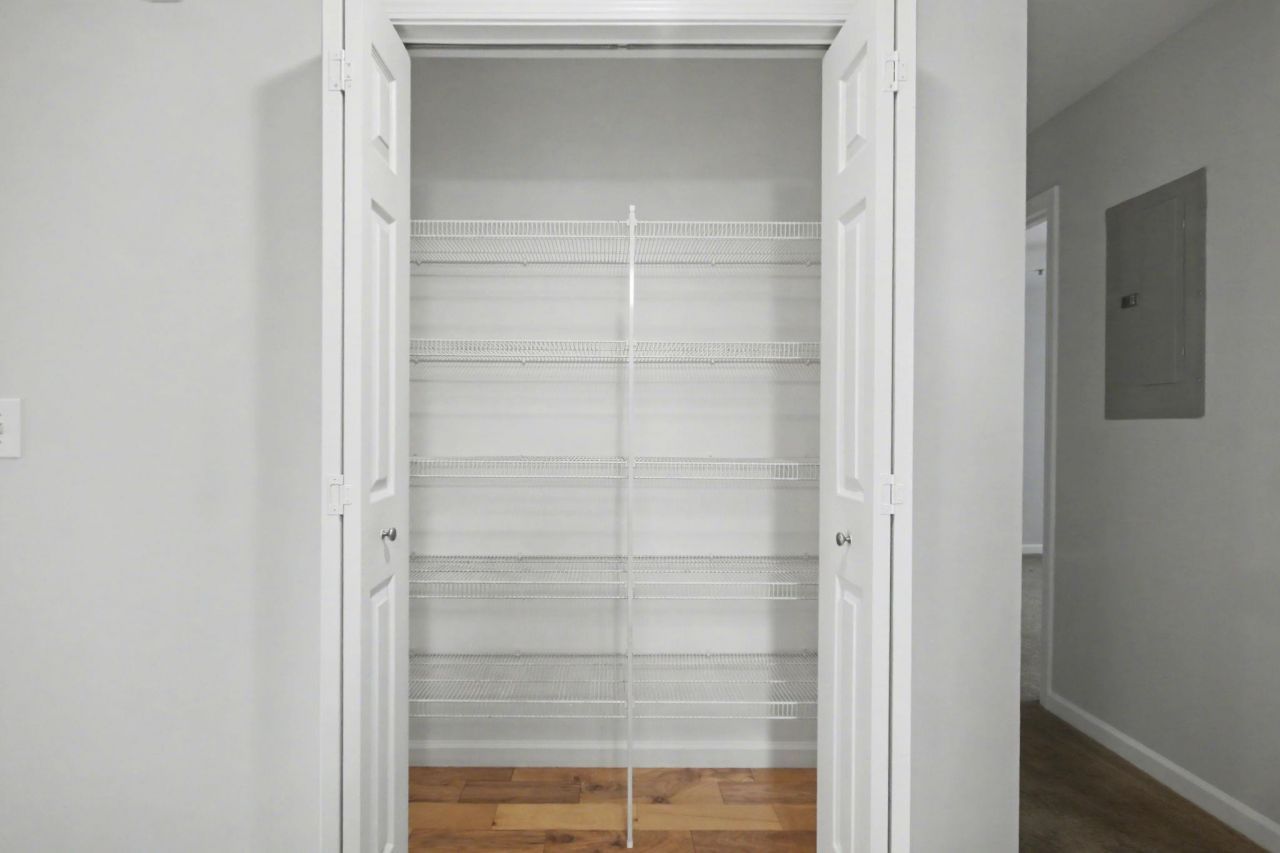 4853 Meadowsweet Dr. Photo 14