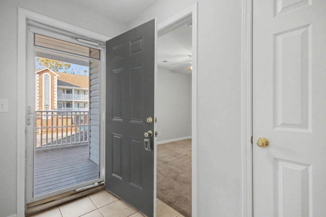 4853 Meadowsweet Dr. Photo 4