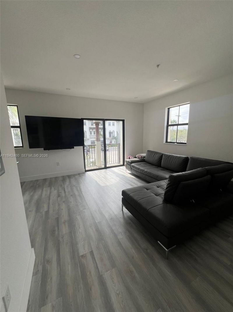 10630 NW 88th St, Unit 201, Doral, FL 33178 Photo
