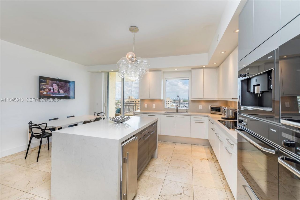 791 Crandon Blvd, Unit 1005, Key Biscayne, FL 33149 Photo