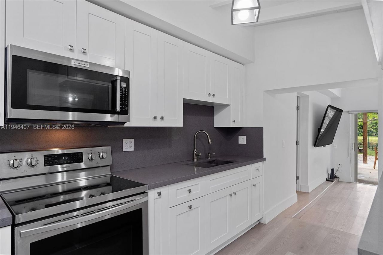 5845 SW 88th St, South Miami, FL 33156 Photo