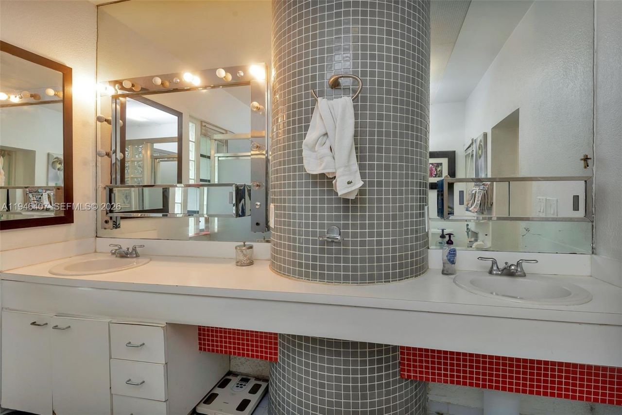 5845 SW 88th St, South Miami, FL 33156 Photo