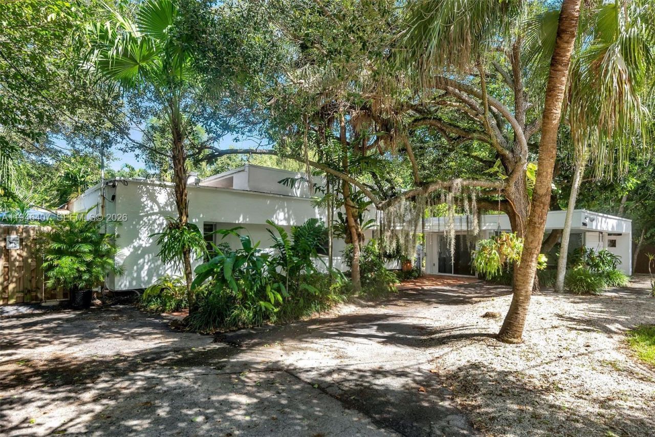 5845 SW 88th St, South Miami, FL 33156 Photo