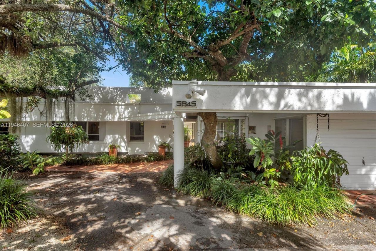 5845 SW 88th St, South Miami, FL 33156 Photo