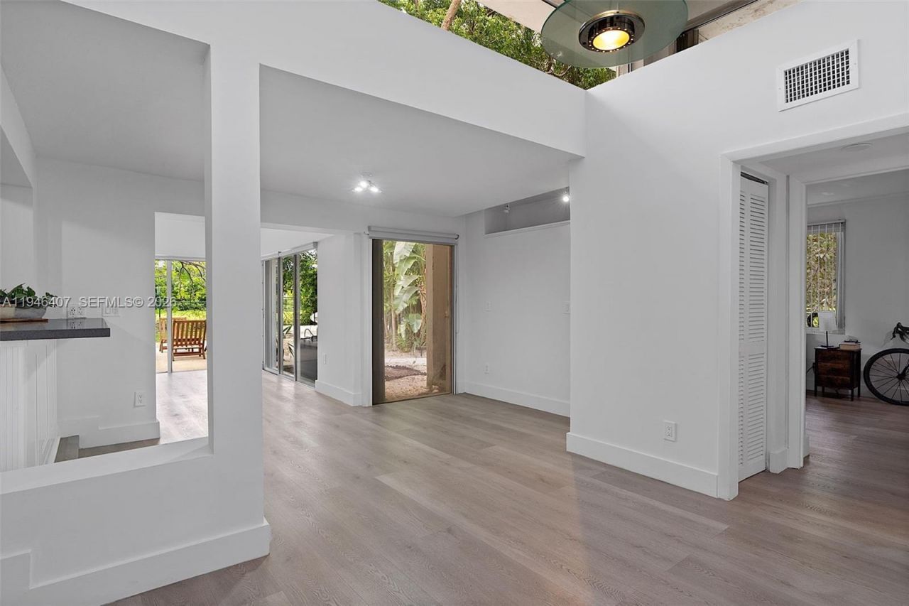 5845 SW 88th St, South Miami, FL 33156 Photo