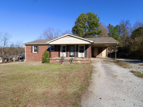 242 Westwood Dr, Lexington, TN 38351