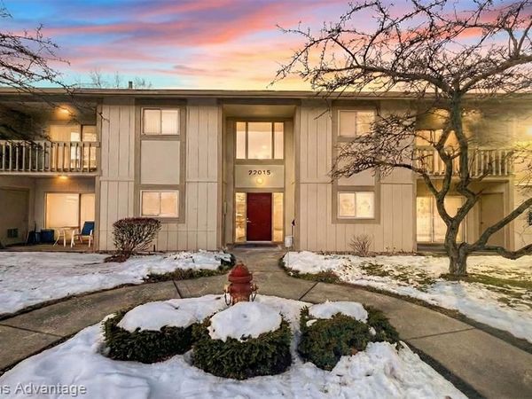 27915 Berrywood Lane, Farmington Hills, MI 48334