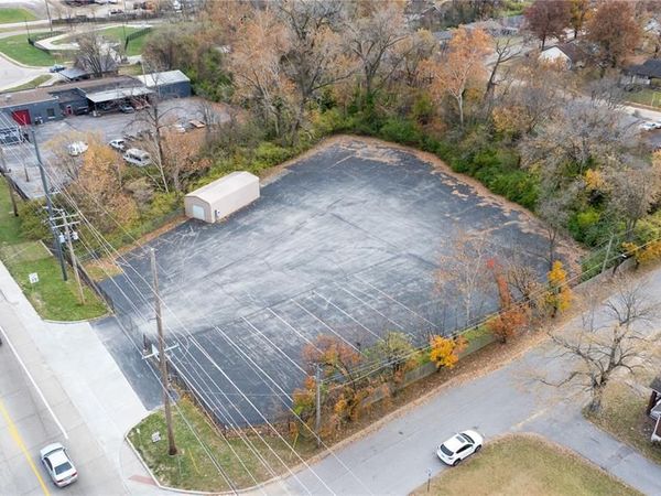 7014 Saint Charles Rock Road, St Louis, MO 63133