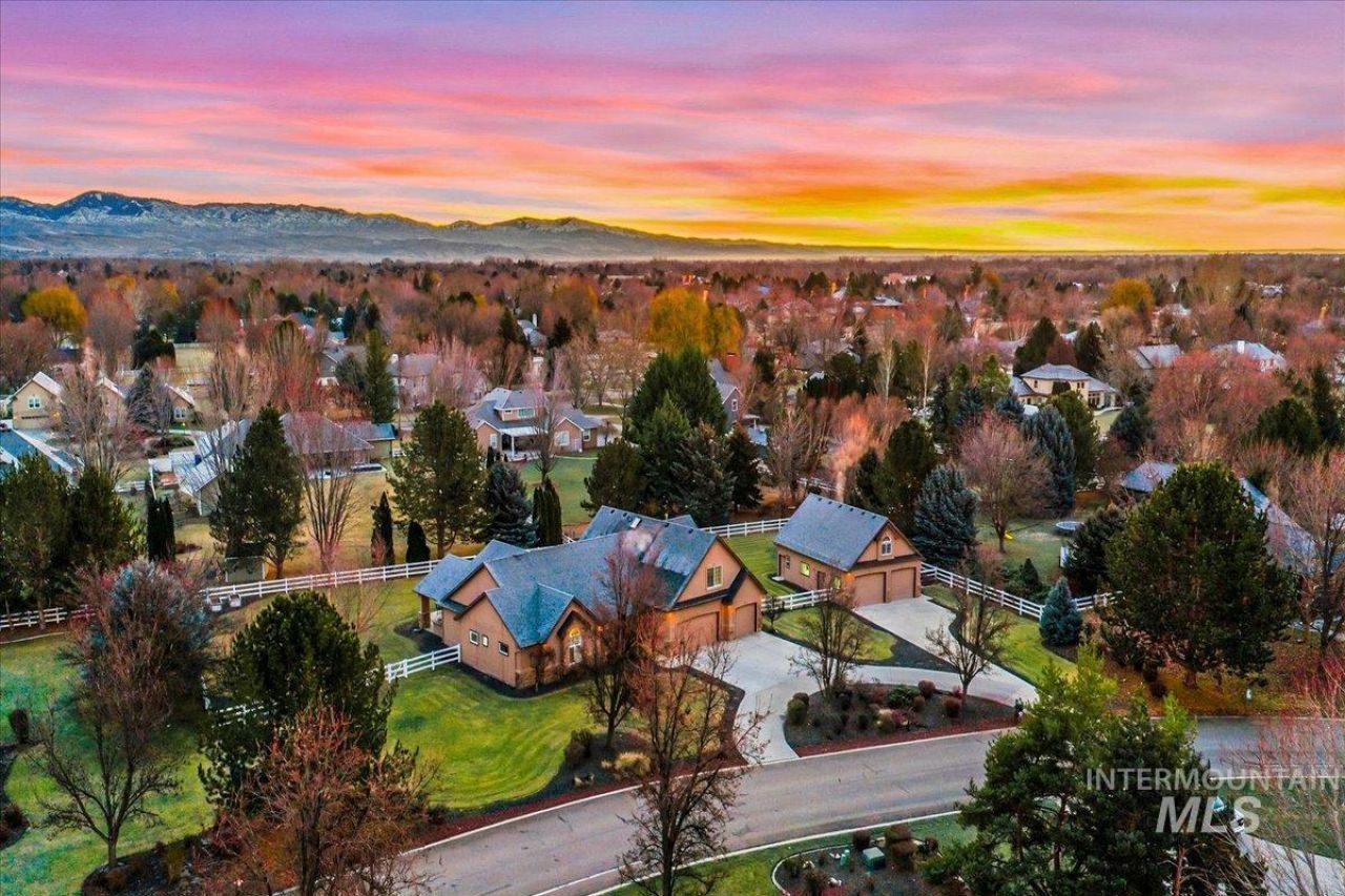 570 N Cove Colony Way, Eagle, ID 83616 Main Photo