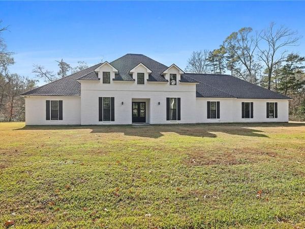 17045 BURKS Avenue, Greenwell Springs, LA 70739