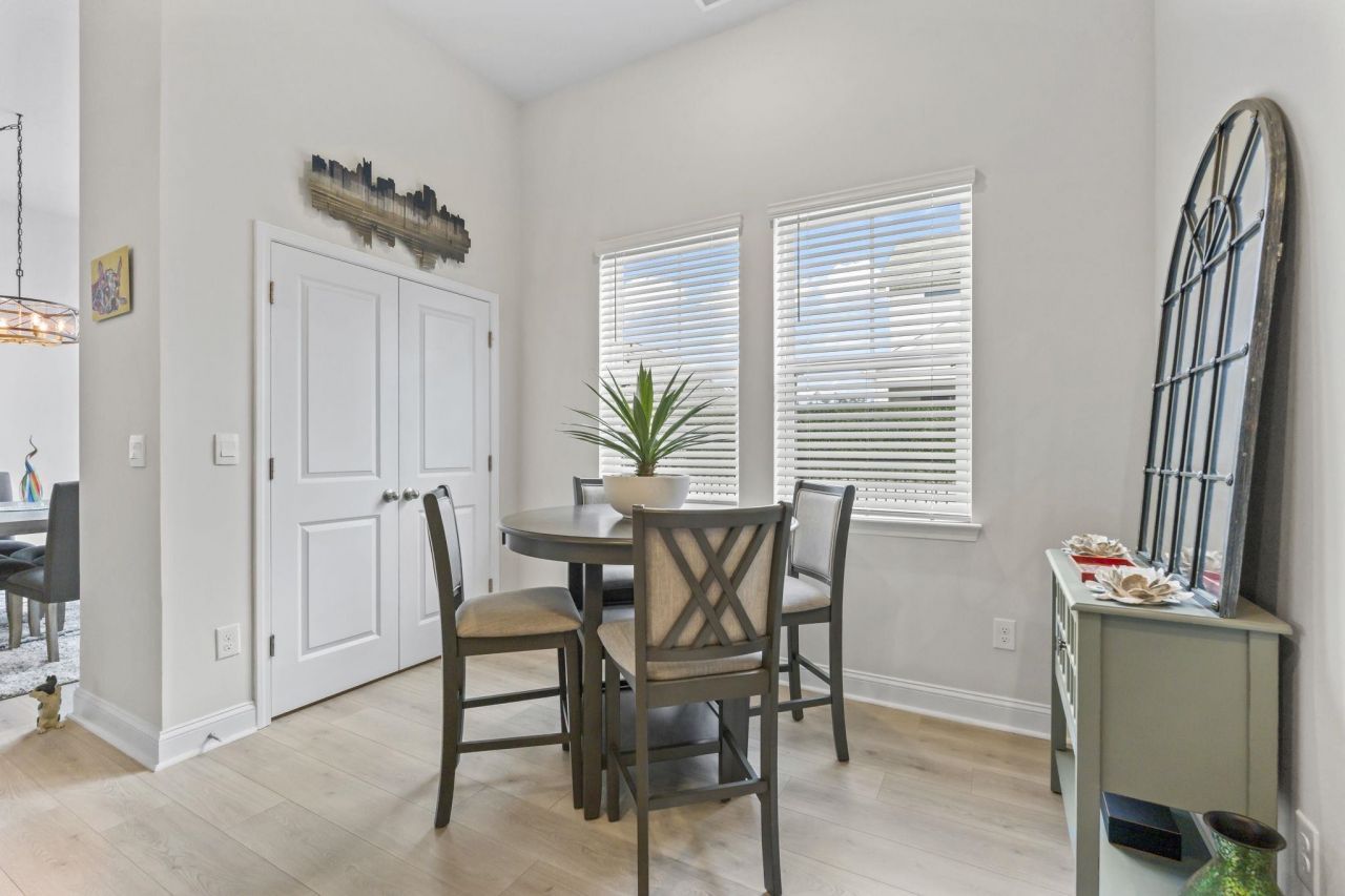 3093 Sutherland Dr. Photo 11