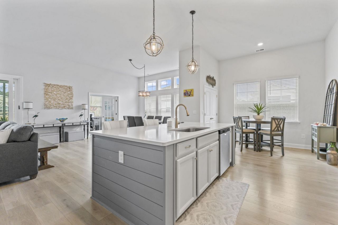 3093 Sutherland Dr. Photo 5