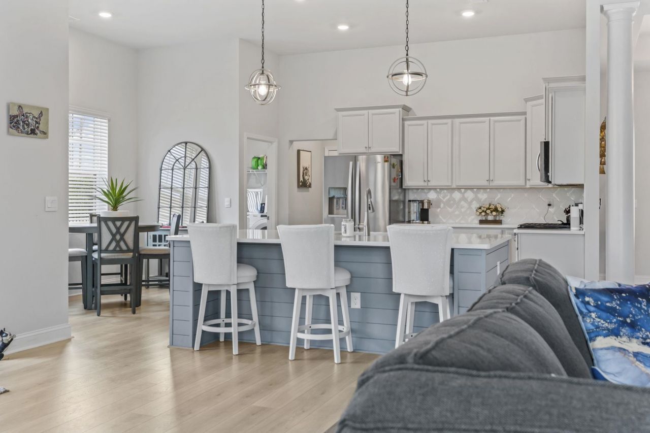 3093 Sutherland Dr. Photo 6