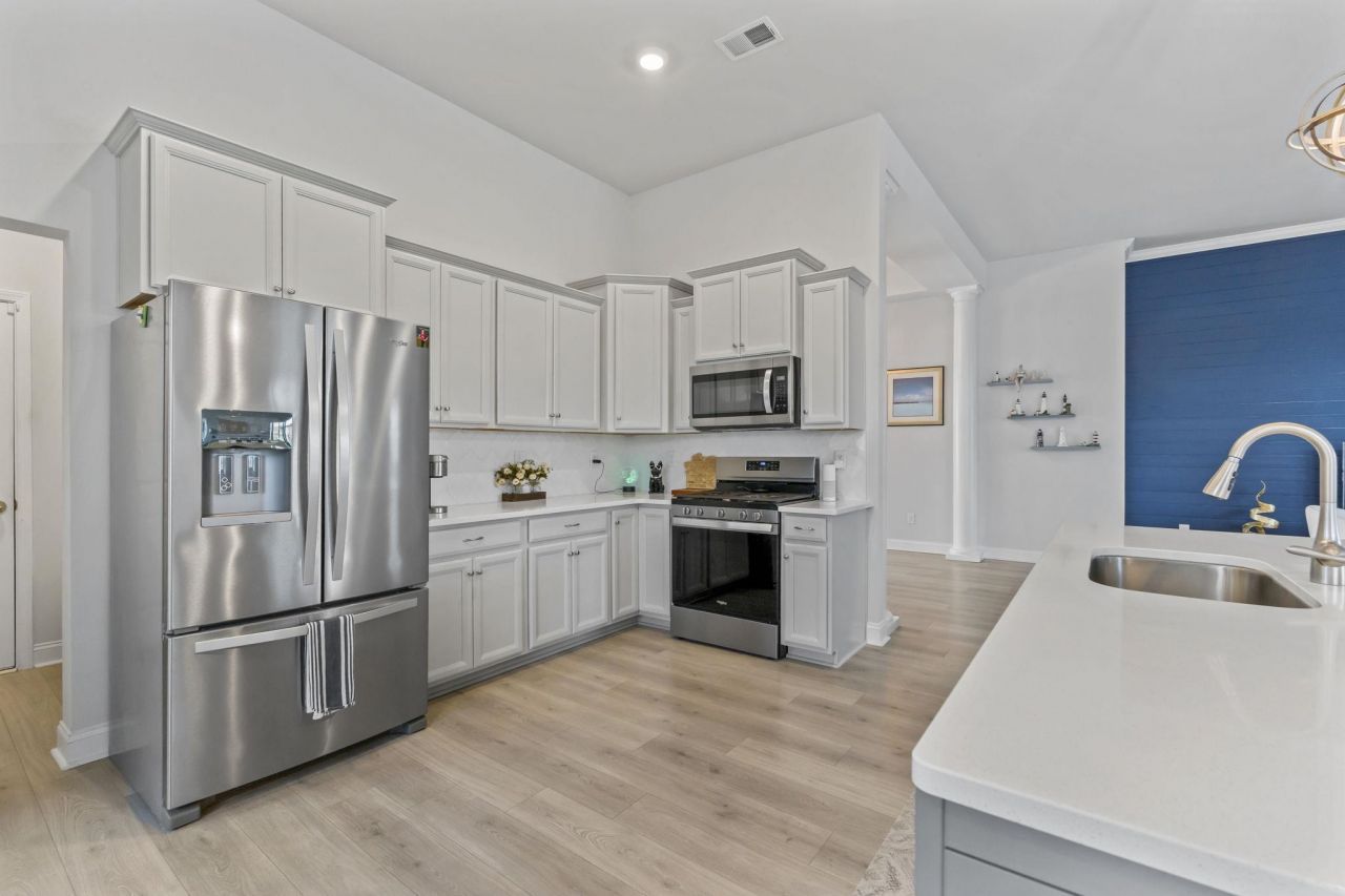 3093 Sutherland Dr. Photo 9