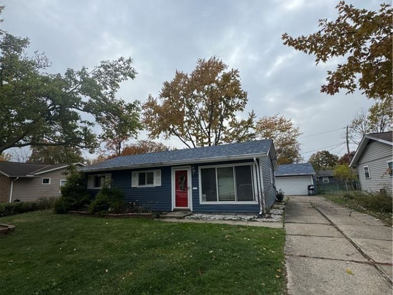 379 Laurel Drive, Berea, OH 44017 Photo 2