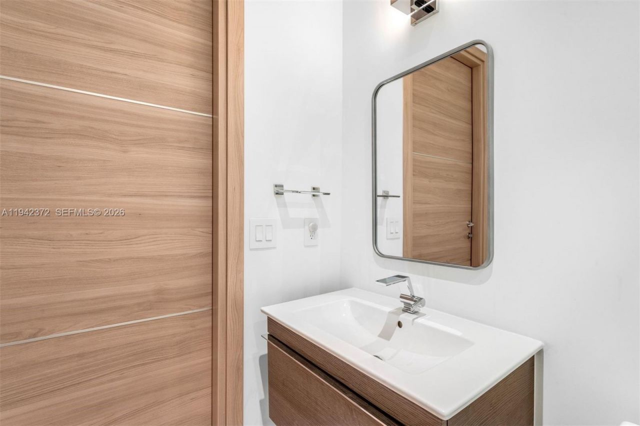 515 Valencia Ave , Unit 1103, Coral Gables, FL 33134 Photo