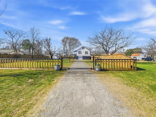 2421 Arrow Lane, Sansom Park, TX 76114