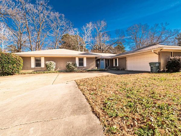 1212 N Main St, Monticello, AR 71655