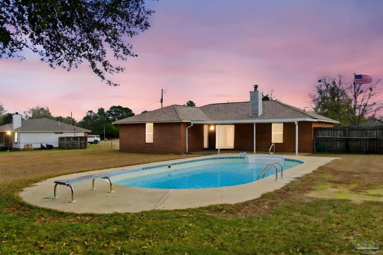 1000 Heathrow Dr, Cantonment, FL 32533 Main Photo