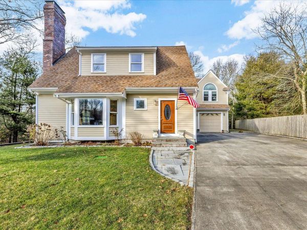 10 Rockledge Drive, North Falmouth, MA 02556