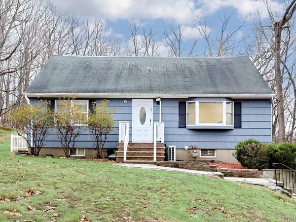 15 Woodland Place, Airmont, NY 10952