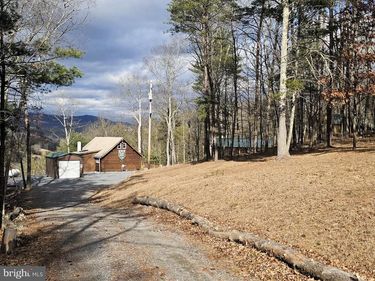 211 MARTIN ROAD, ARTEMAS, PA 17211