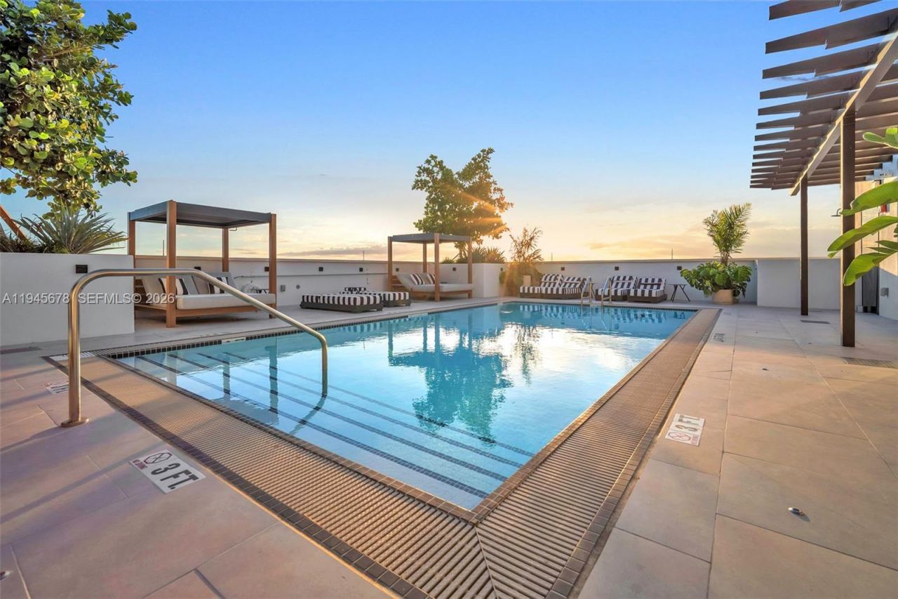 4220 Laguna St, Unit 505, Coral Gables, FL 33146 Photo