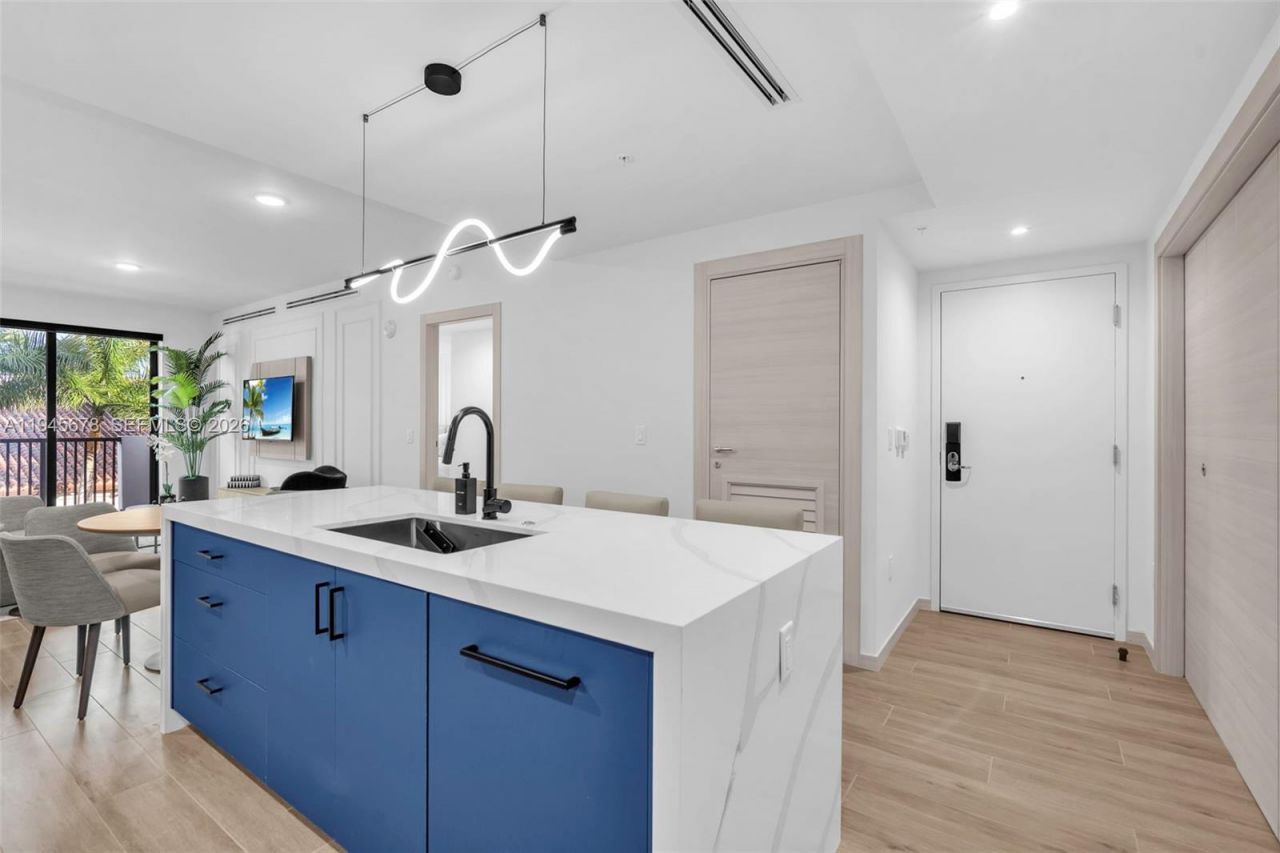 4220 Laguna St, Unit 505, Coral Gables, FL 33146 Photo