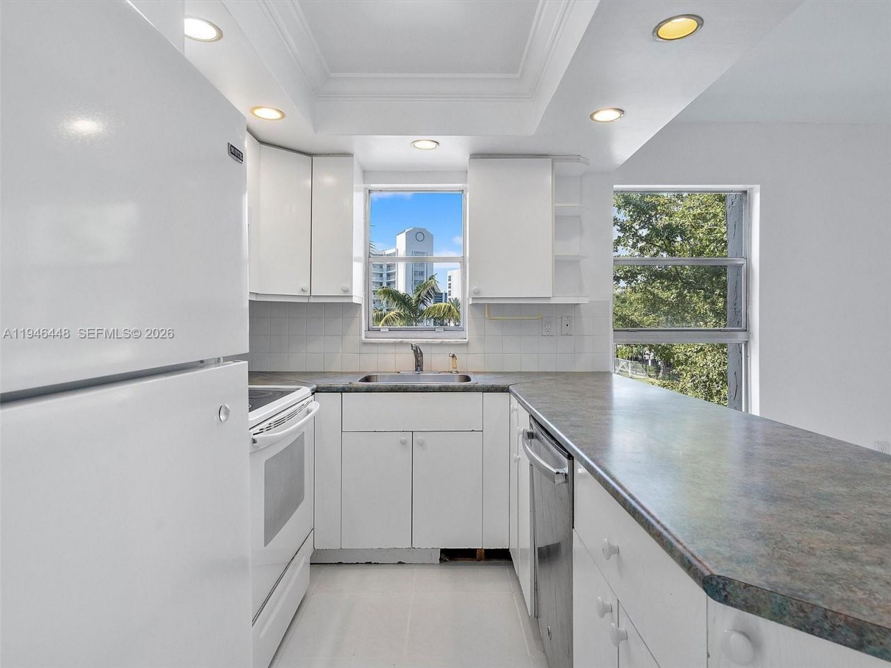 201 178th Dr, Unit 307, Sunny Isles Beach, FL 33160 Photo