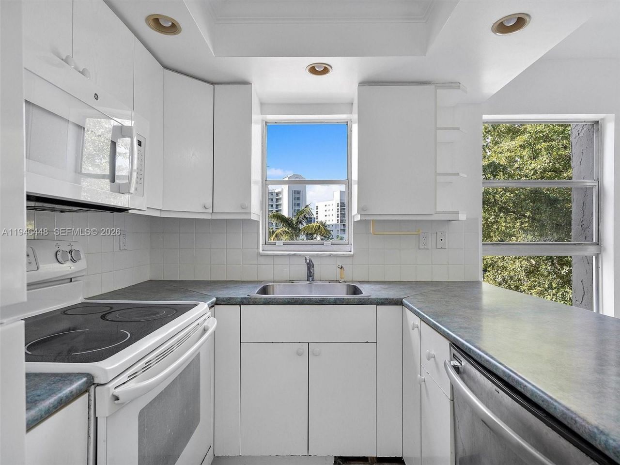 201 178th Dr, Unit 307, Sunny Isles Beach, FL 33160 Photo