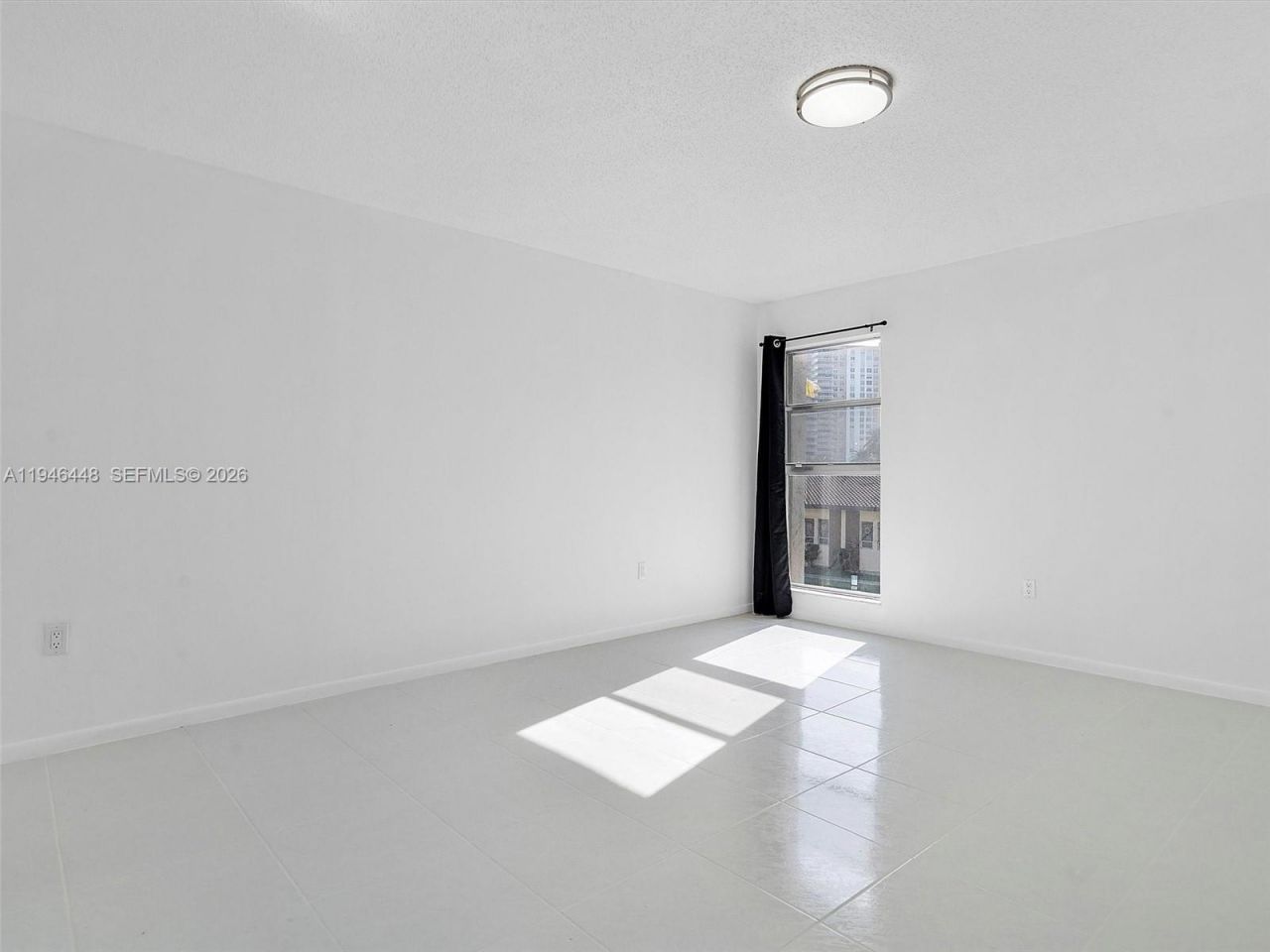 201 178th Dr, Unit 307, Sunny Isles Beach, FL 33160 Photo