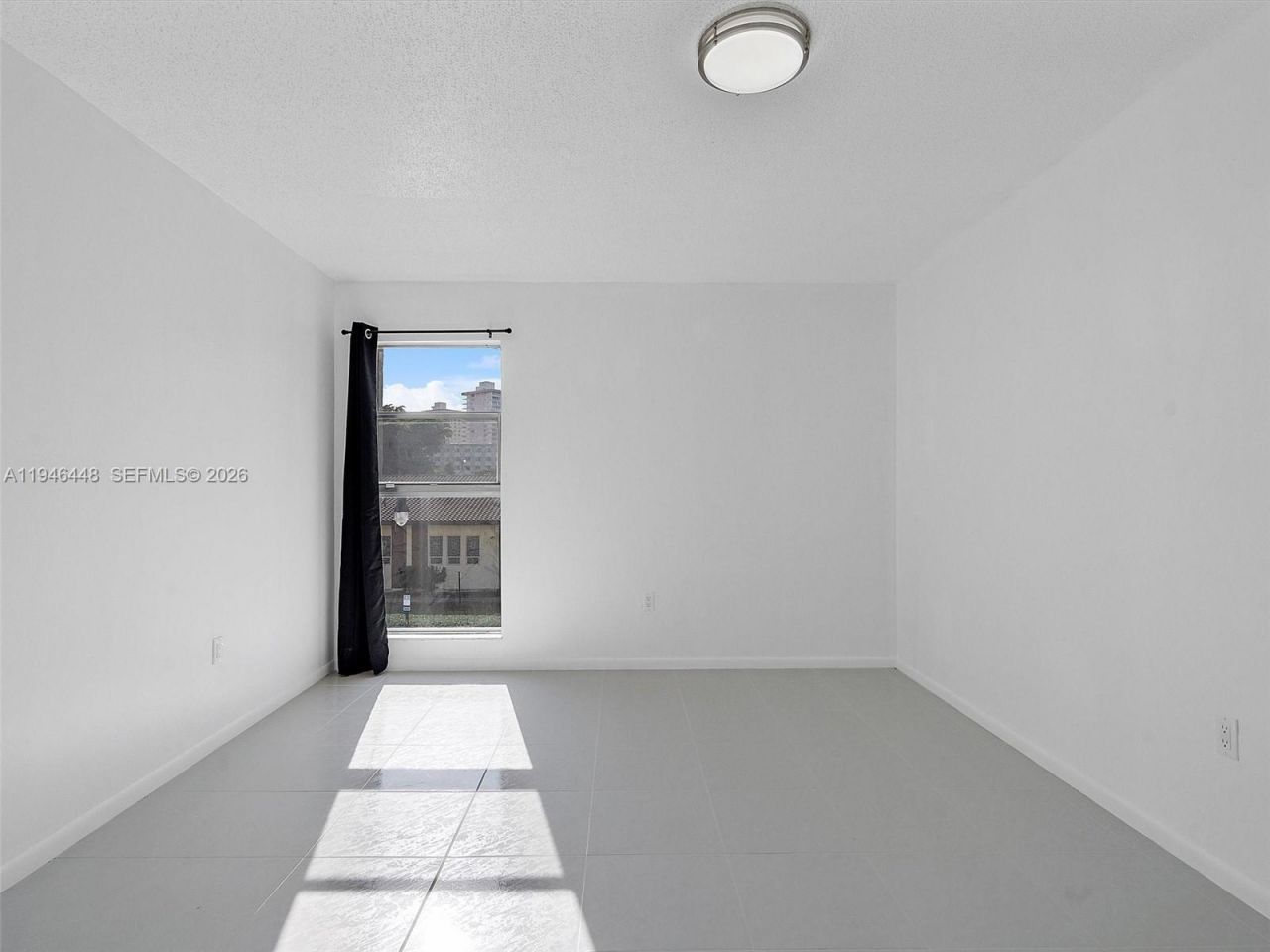 201 178th Dr, Unit 307, Sunny Isles Beach, FL 33160 Photo