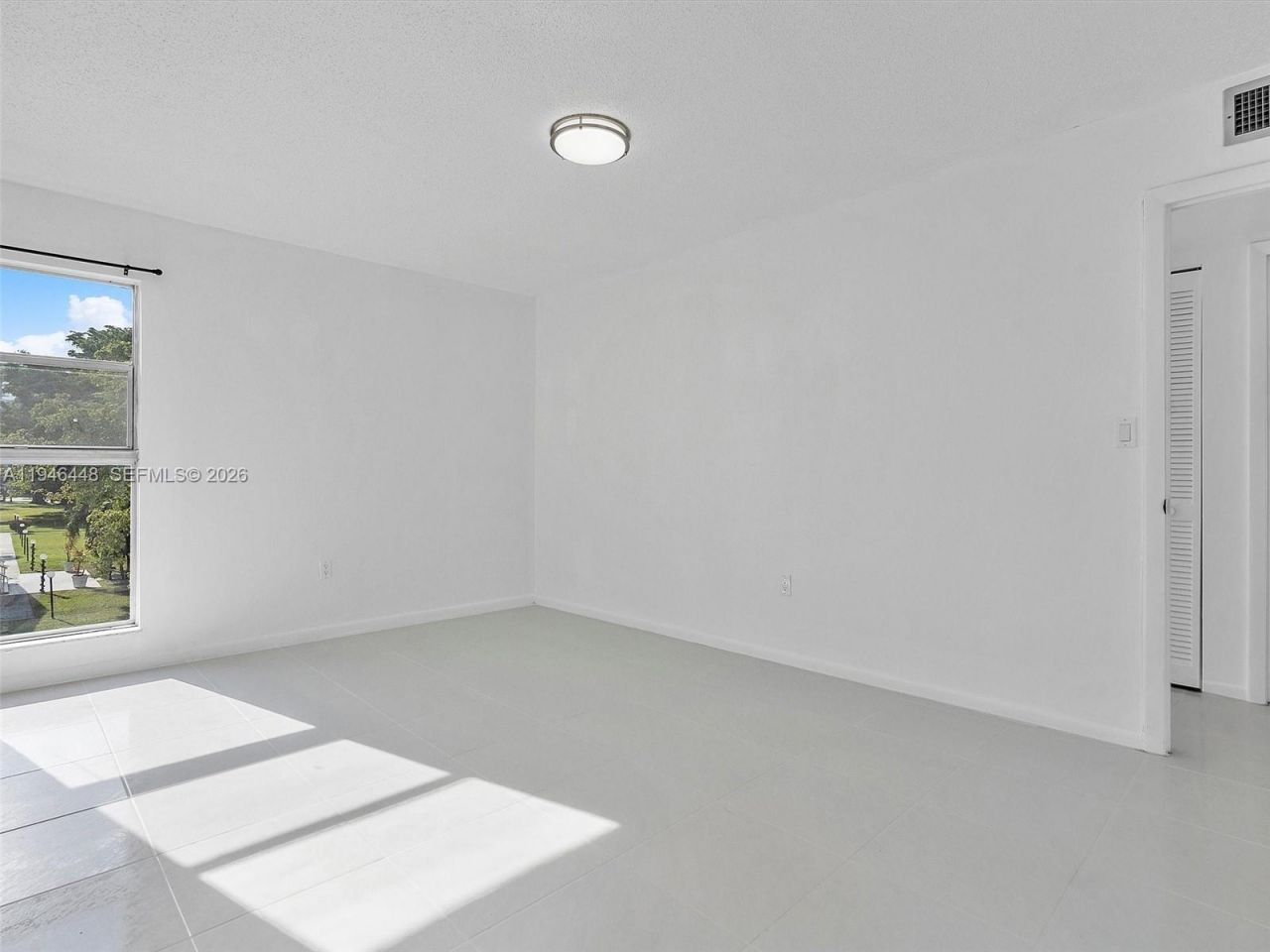 201 178th Dr, Unit 307, Sunny Isles Beach, FL 33160 Photo