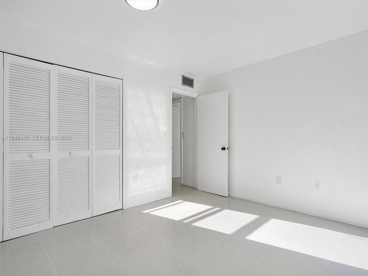 201 178th Dr, Unit 307, Sunny Isles Beach, FL 33160 Photo