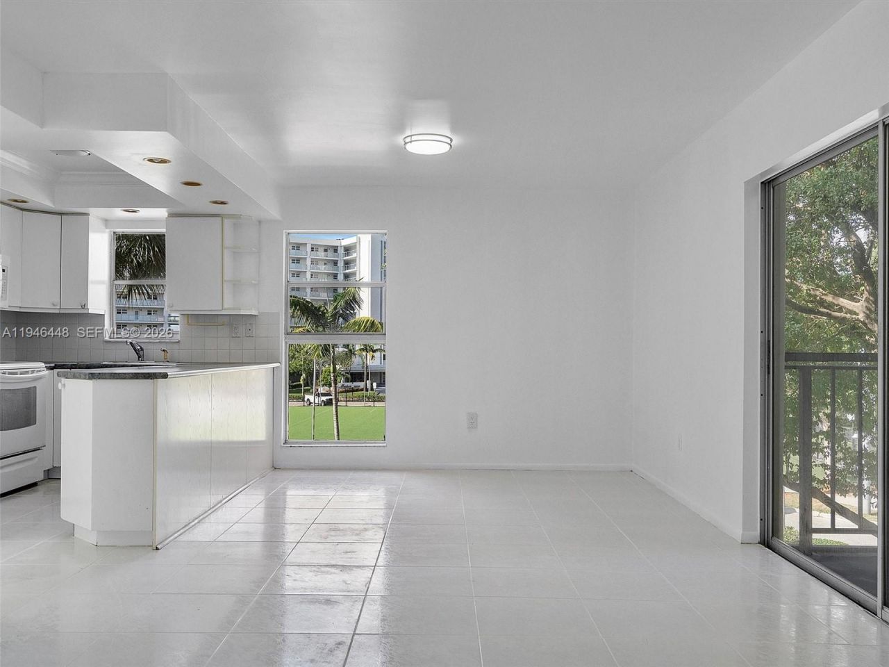 201 178th Dr, Unit 307, Sunny Isles Beach, FL 33160 Photo